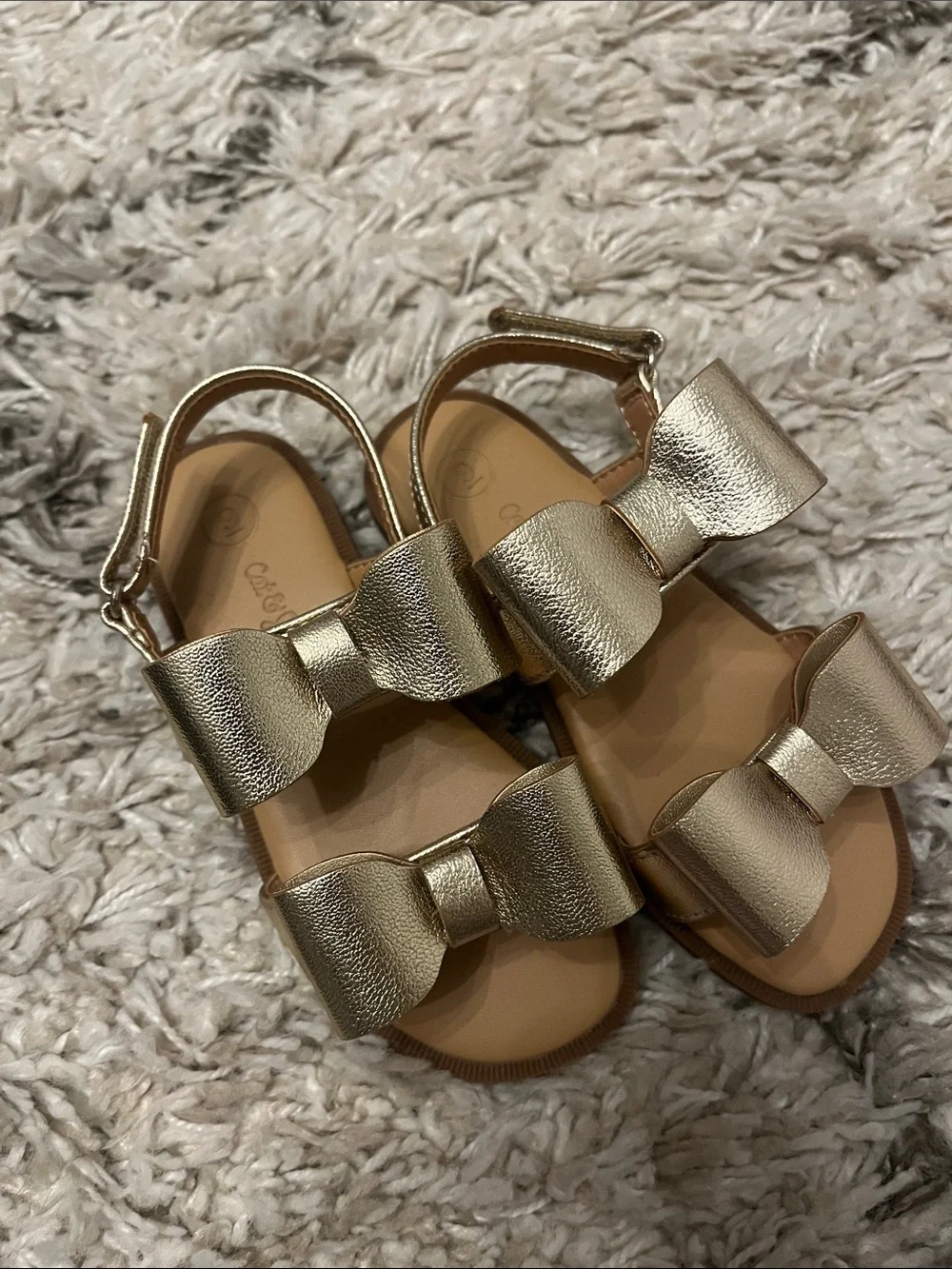 Cat and Jack Toddler size 9 bow sandal. Gold. New. No tags. Never worn. - Picture 1 of 4